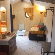 © Salon 4/6 personnes - <em>DR Les Jardins du Castel</em>