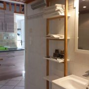© Salle de Douche gîte 4/6 personnes - <em>DR Les Jardins du Castel</em>